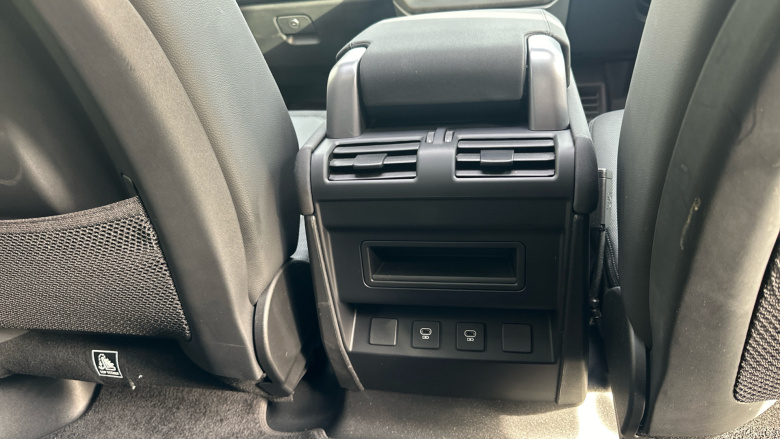 Land Rover Defender 3.0 D250 X-Dynamic SE 110 5dr Auto Diesel Estate